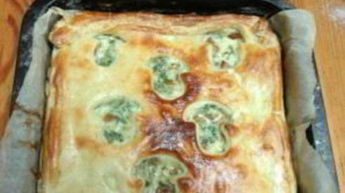 пирог с грибами из слоеного бездрожжевого теста