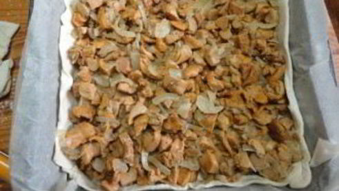 пирог с грибами из слоеного бездрожжевого теста