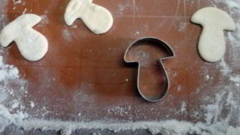 пирог с грибами из слоеного бездрожжевого теста