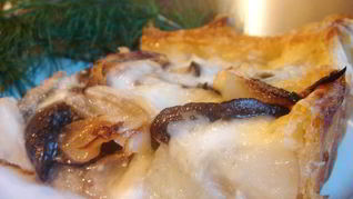 Пирог с картофелем , грибами и розмарином