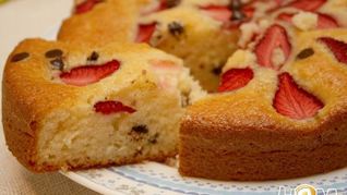 Пирог с клубникой