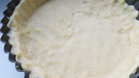 пирог с клюквой и шоколадным кремом на песочном тесте