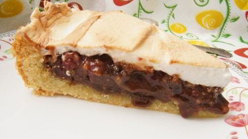 пирог с клюквой и шоколадным кремом на песочном тесте