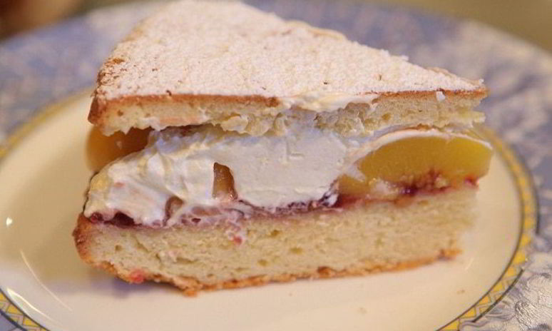 Рецепт пирога с персиками и взбитыми сливками