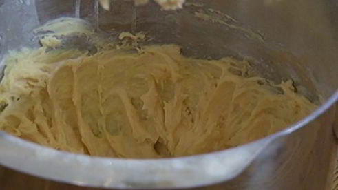 пирог с персиками и взбитыми сливками