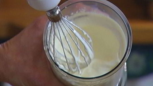 пирог с персиками и взбитыми сливками