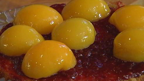 пирог с персиками и взбитыми сливками