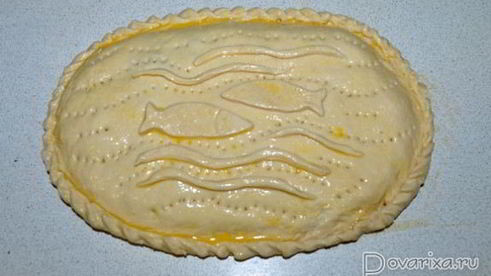 пирог с тилапией и консервированной сайрой