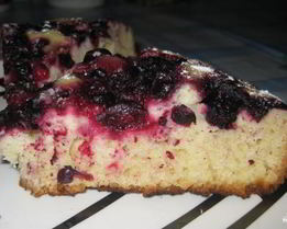 Пирог со смородиной в мультиварке