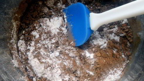 шоколадный блинный пирог с маскарпоне и черешней