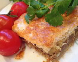 Слоеный пирог с паштетом из куриной печени