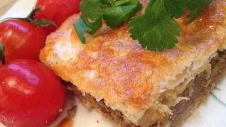 Слоеный пирог с паштетом из куриной печени