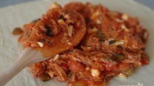 слоеный пирог с тунцом