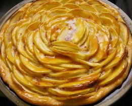 Яблочный пирог из слоеного дрожжевого теста