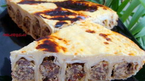 заливной пирог-улитка с мясом и сыром