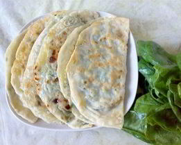 Кутабы с зеленью и луком