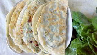 Кутабы с зеленью и луком