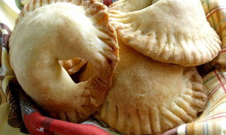 Рецепт легких пирожков с курицей и сыром