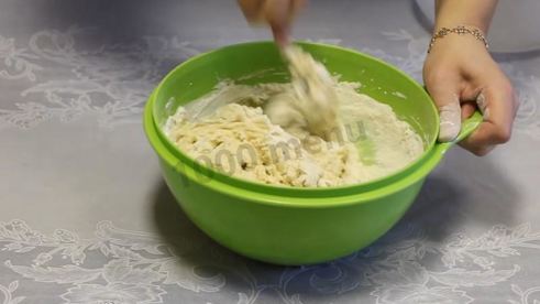 пирожки из нежного теста на кефире с зеленым луком и яйцом