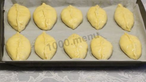 пирожки из нежного теста на кефире с зеленым луком и яйцом