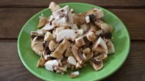 пирожки из слоеного теста с грибами и курицей