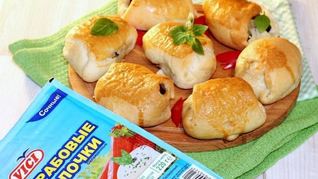 Пирожки с крабовыми палочками и баклажаном