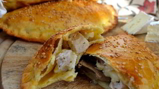 Пирожки с курицей и грибами