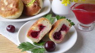 Пирожки с вишней жареные