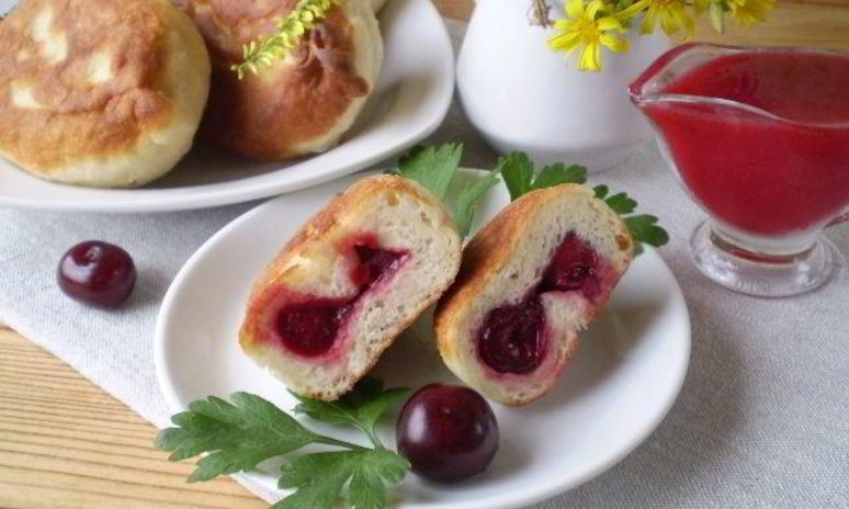 Рецепт пирожков с вишней жареные