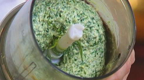 пирожки со шпинатом, курицей и кедровыми орешками