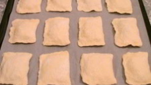 слоеные пирожки с курицей