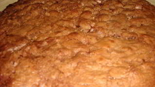 Брауни с клюквой и глазурью из белого шоколада