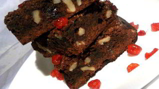 Брауни с клюквой и грецкими орехами
