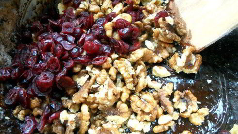 брауни с клюквой и грецкими орехами