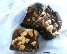 Брауни с шоколадными каплями и маршмеллоу