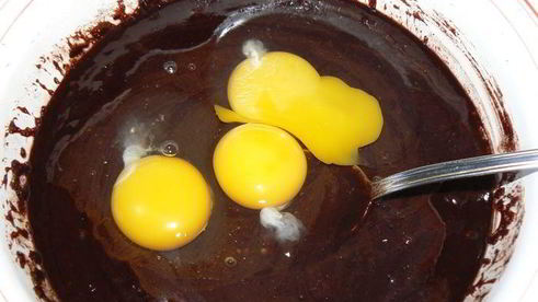 брауни с творожно-сливочным сыром и малиной