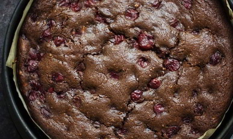 Рецепт брауни с вишней и орехами