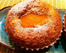 Французские пирожные с персиками