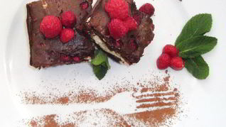 Малиновый мраморный брауни