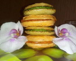 Миндальные пирожные с творожно-марципановой прослойкой