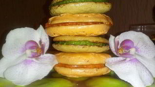 Миндальные пирожные с творожно-марципановой прослойкой