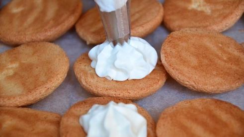 пирожное буше бисквитное