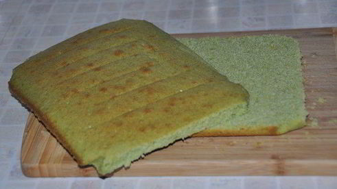 пирожное под снежинками