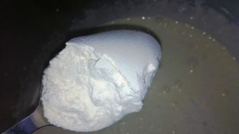 пирожное с карамелизированными овсяными хлопьями