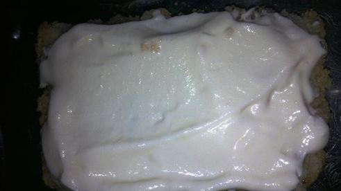 пирожное с карамелизированными овсяными хлопьями