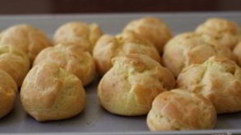 пирожное с заварным кремом