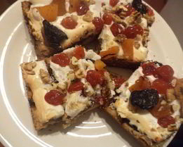 Пирожные из песочного теста с сухофруктами