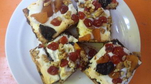 пирожные из песочного теста с сухофруктами