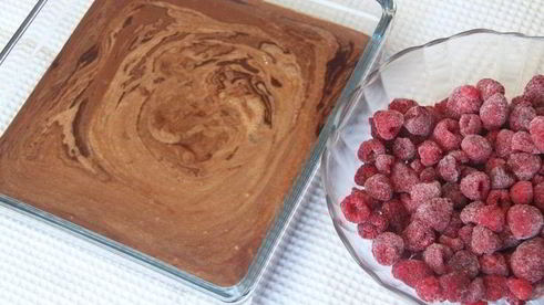 шоколадный брауни с малиной