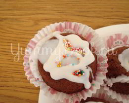 Шоколадные пирожные с черносливом и орехами